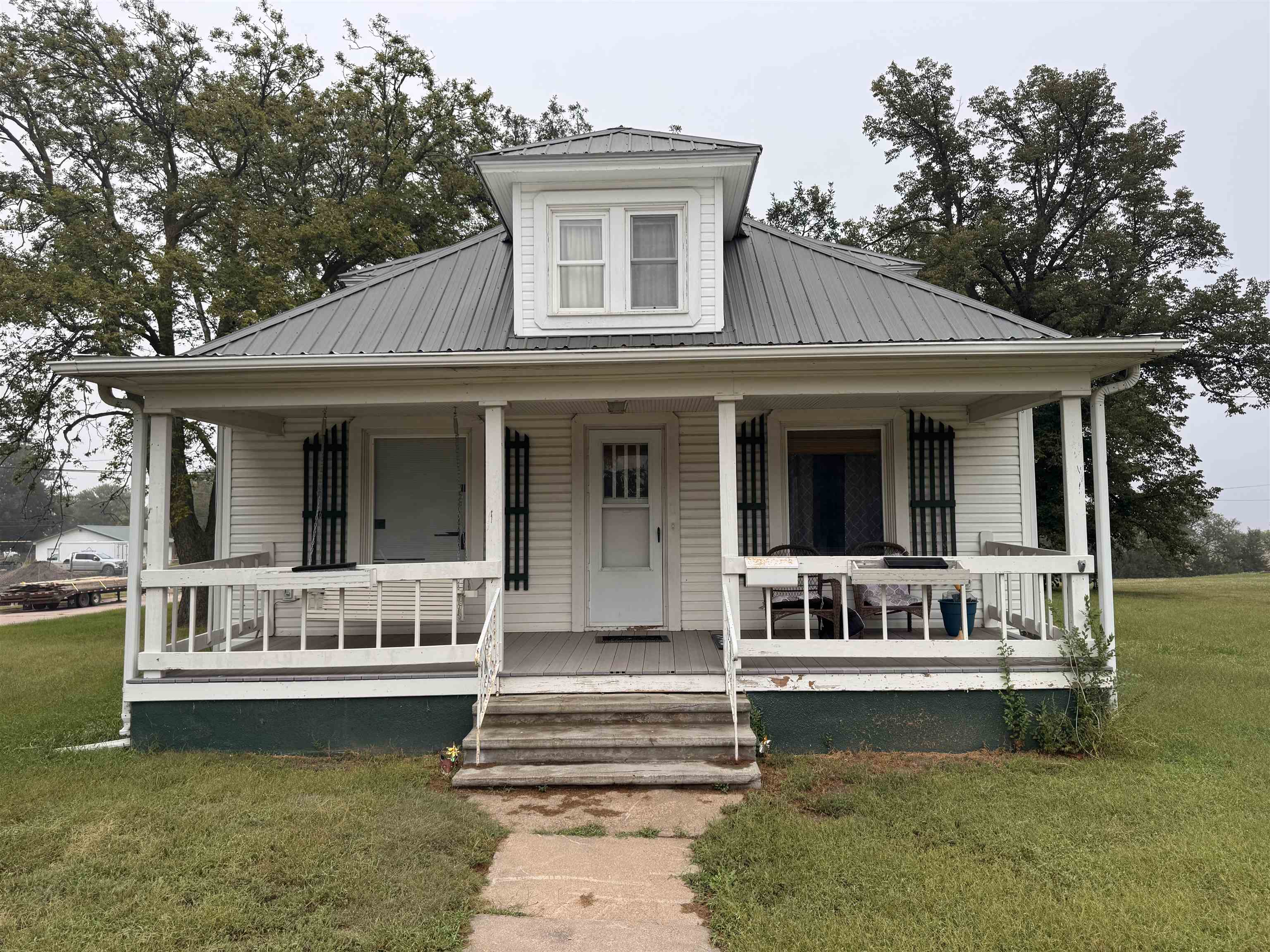 112 N Center Street Clay Center, Nebraska 68933, 5 Bedrooms Bedrooms, ,2 BathroomsBathrooms,Residential,For Sale,112 N Center Street,20261386