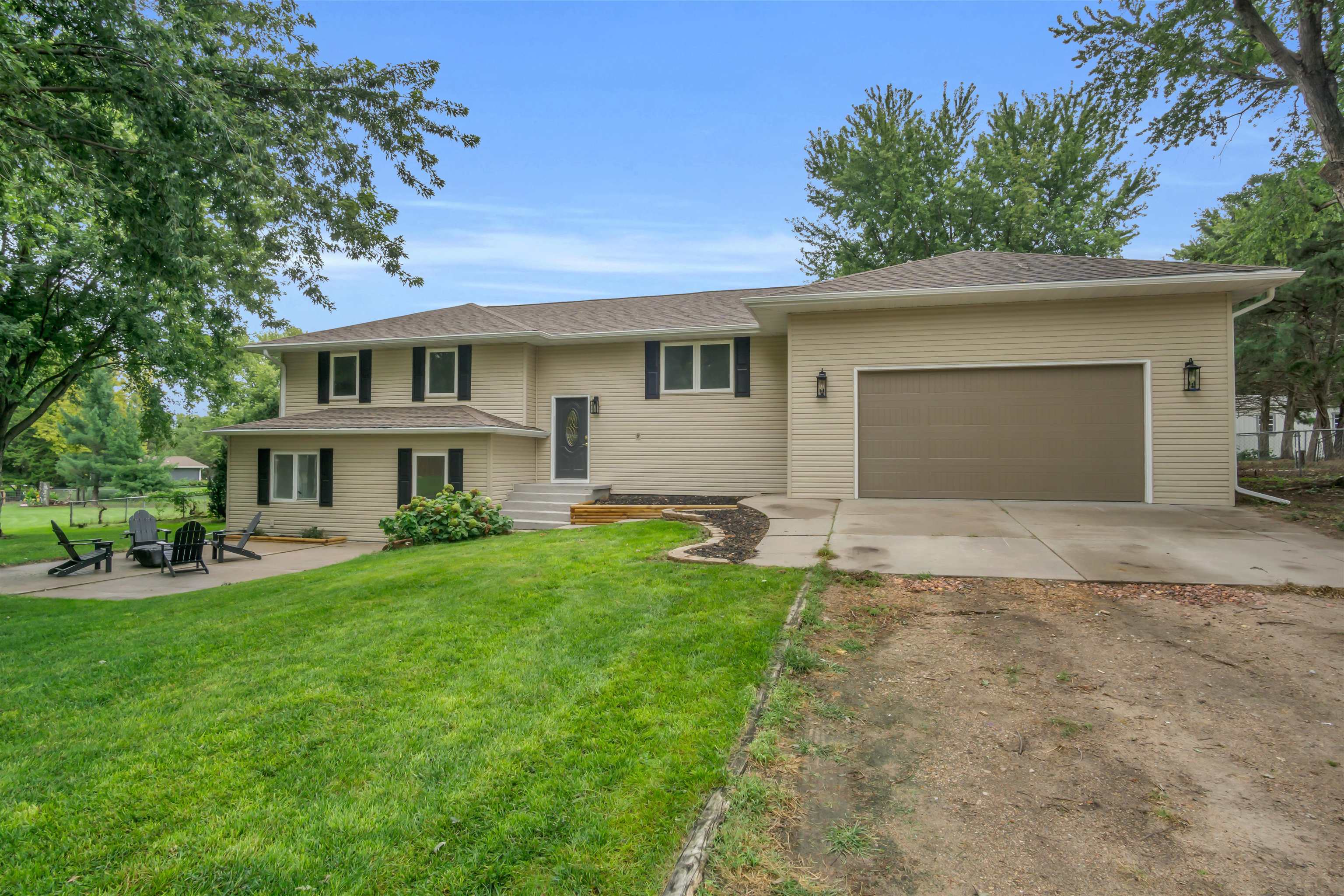 106 Cedar Street Kearney, Nebraska 68845, 5 Bedrooms Bedrooms, ,2 BathroomsBathrooms,Residential,For Sale,106 Cedar Street,20261381
