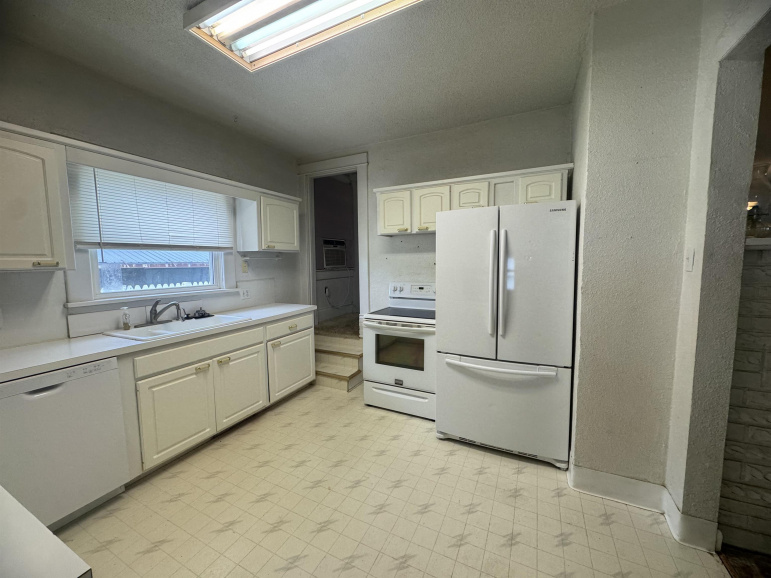 106 N Smith Avenue Elwood, Nebraska 68937, 3 Bedroom Bedrooms, ,2 BathroomBathrooms,Residential,For Sale,106 N Smith Avenue,20261378