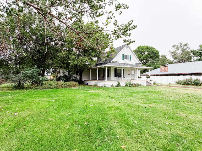 106 N Smith Avenue Elwood, Nebraska 68937, 3 Bedroom Bedrooms, ,2 BathroomBathrooms,Residential,For Sale,106 N Smith Avenue,20261378