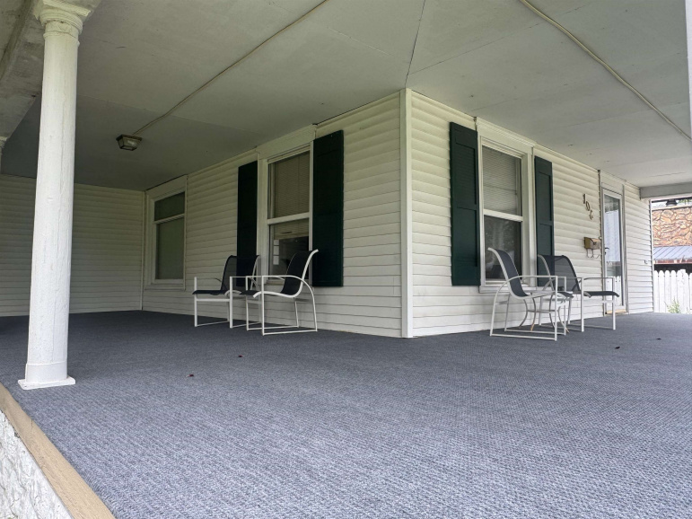 106 N Smith Avenue Elwood, Nebraska 68937, 3 Bedroom Bedrooms, ,2 BathroomBathrooms,Residential,For Sale,106 N Smith Avenue,20261378