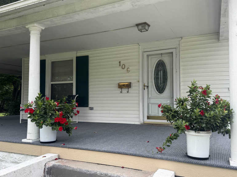 106 N Smith Avenue Elwood, Nebraska 68937, 3 Bedroom Bedrooms, ,2 BathroomBathrooms,Residential,For Sale,106 N Smith Avenue,20261378