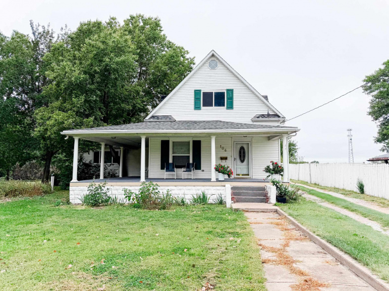 106 N Smith Avenue Elwood, Nebraska 68937, 3 Bedroom Bedrooms, ,2 BathroomBathrooms,Residential,For Sale,106 N Smith Avenue,20261378