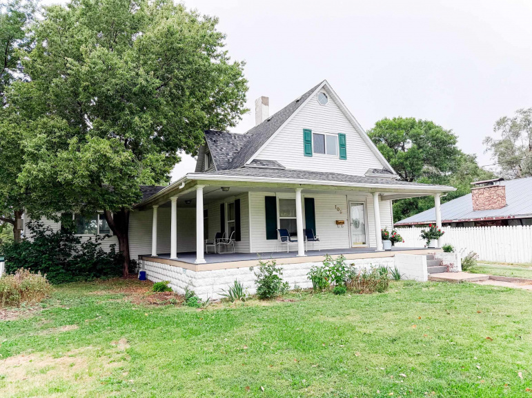 106 N Smith Avenue Elwood, Nebraska 68937, 3 Bedroom Bedrooms, ,2 BathroomBathrooms,Residential,For Sale,106 N Smith Avenue,20261378
