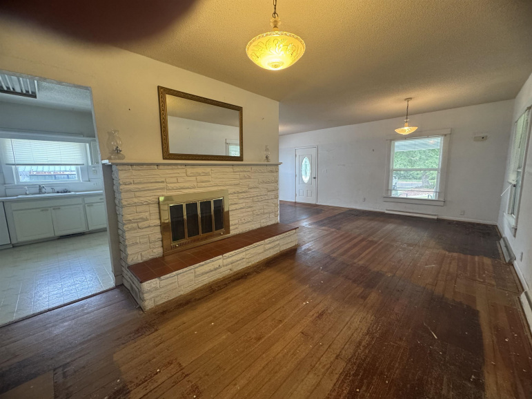 106 N Smith Avenue Elwood, Nebraska 68937, 3 Bedroom Bedrooms, ,2 BathroomBathrooms,Residential,For Sale,106 N Smith Avenue,20261378