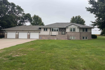 747 Madden Road Hastings, Nebraska 68901, 4 Bedrooms Bedrooms, ,3 BathroomsBathrooms,Residential,For Sale,747 Madden Road,20261390
