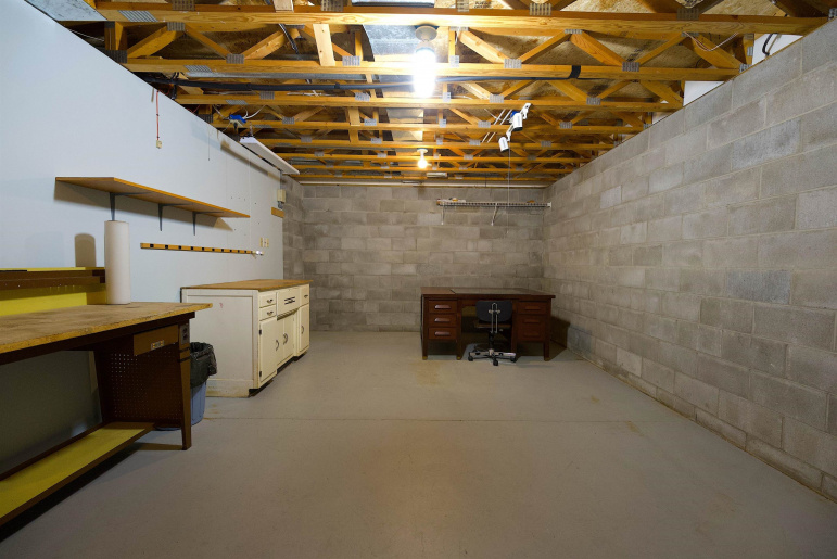 747 Madden Road Hastings, Nebraska 68901, 4 Bedroom Bedrooms, ,3 BathroomBathrooms,Residential,For Sale,747 Madden Road,20261390
