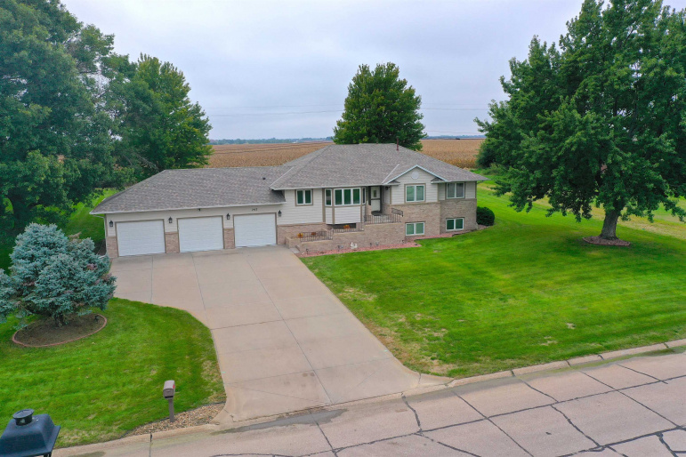 747 Madden Road Hastings, Nebraska 68901, 4 Bedroom Bedrooms, ,3 BathroomBathrooms,Residential,For Sale,747 Madden Road,20261390