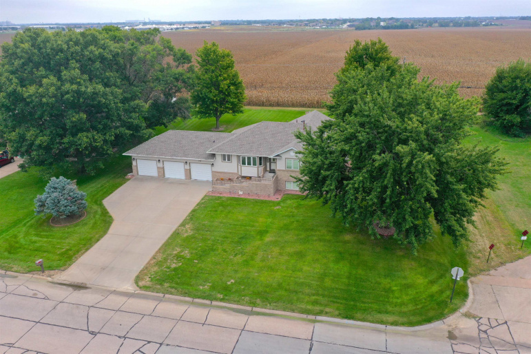 747 Madden Road Hastings, Nebraska 68901, 4 Bedroom Bedrooms, ,3 BathroomBathrooms,Residential,For Sale,747 Madden Road,20261390