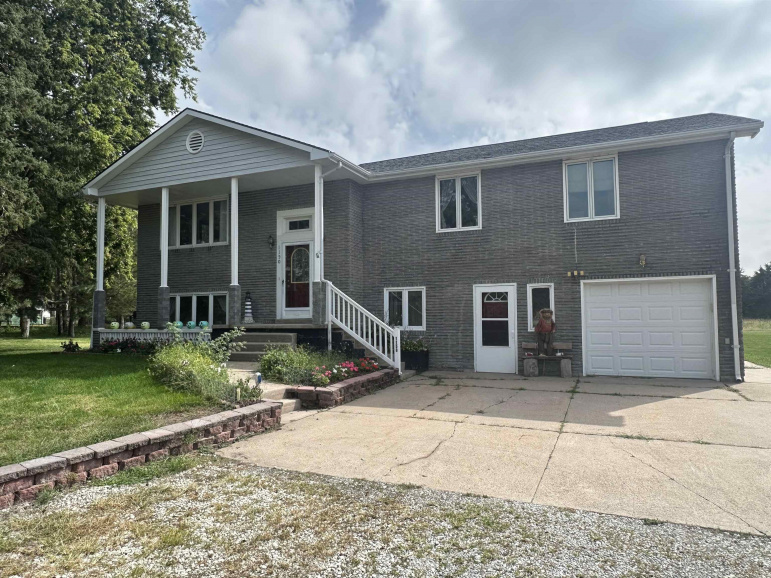 1150 W 78th Street Kearney, Nebraska 68845, 3 Bedrooms Bedrooms, ,3 BathroomsBathrooms,Residential,For Sale,1150 W 78th Street,20261388
