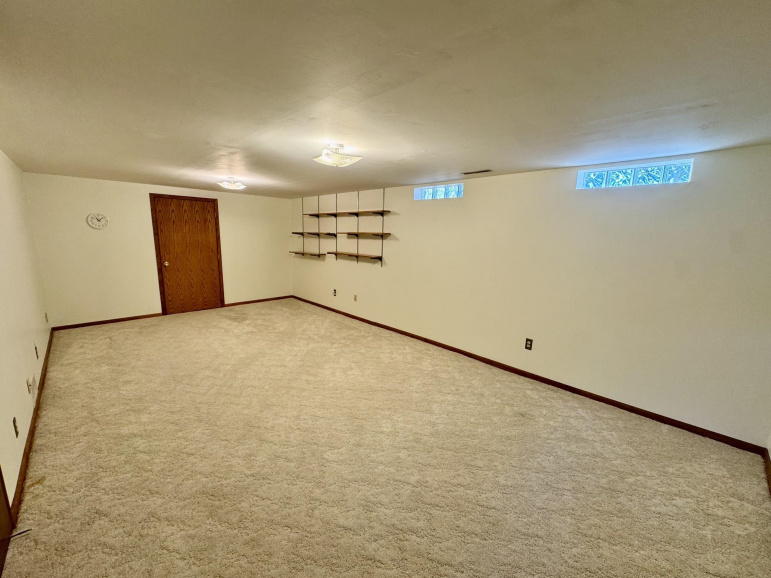 1521 Highland Drive Hastings, Nebraska 68901, 3 Bedroom Bedrooms, ,3 BathroomBathrooms,Residential,For Sale,1521 Highland Drive,20261296