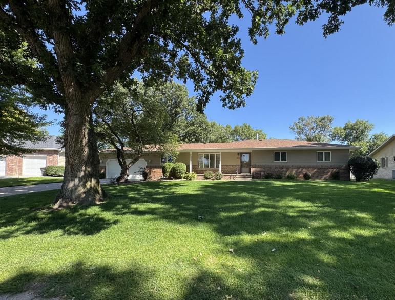1521 Highland Drive Hastings, Nebraska 68901, 3 Bedroom Bedrooms, ,3 BathroomBathrooms,Residential,For Sale,1521 Highland Drive,20261296
