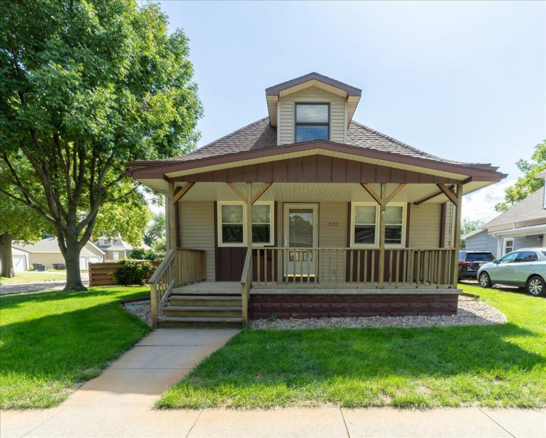 230 E 6th Street Hastings, Nebraska 68901-0000, 4 Bedroom Bedrooms, ,2 BathroomBathrooms,Residential,For Sale,230 E 6th Street,20261396