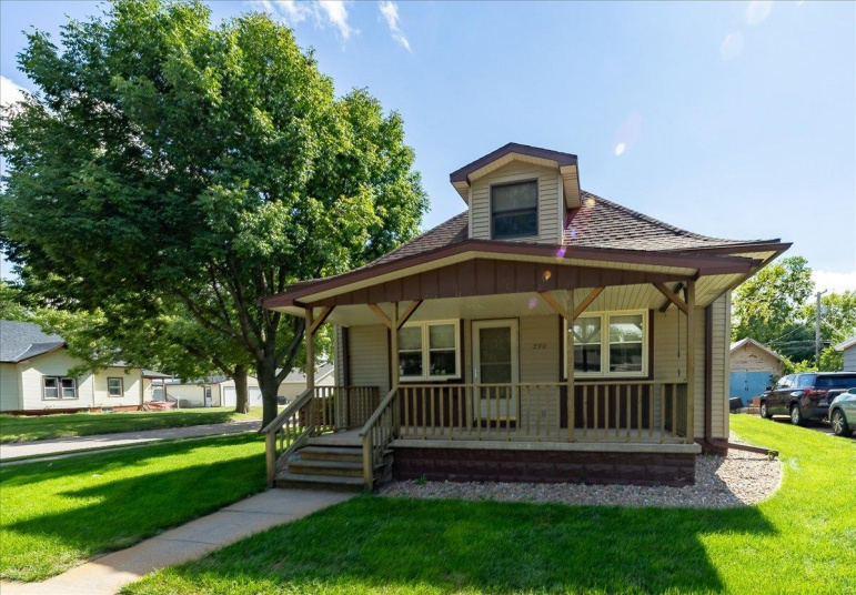 230 E 6th Street Hastings, Nebraska 68901-0000, 4 Bedroom Bedrooms, ,2 BathroomBathrooms,Residential,For Sale,230 E 6th Street,20261396