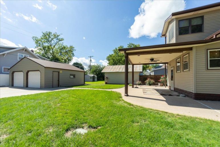 230 E 6th Street Hastings, Nebraska 68901-0000, 4 Bedroom Bedrooms, ,2 BathroomBathrooms,Residential,For Sale,230 E 6th Street,20261396