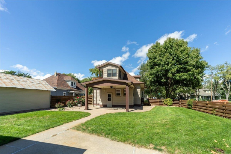 230 E 6th Street Hastings, Nebraska 68901-0000, 4 Bedroom Bedrooms, ,2 BathroomBathrooms,Residential,For Sale,230 E 6th Street,20261396
