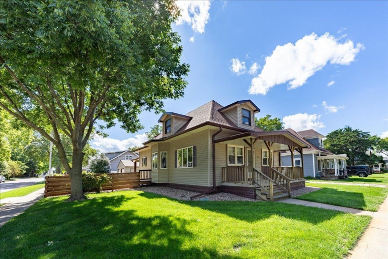 230 E 6th Street Hastings, Nebraska 68901-0000, 4 Bedroom Bedrooms, ,2 BathroomBathrooms,Residential,For Sale,230 E 6th Street,20261396
