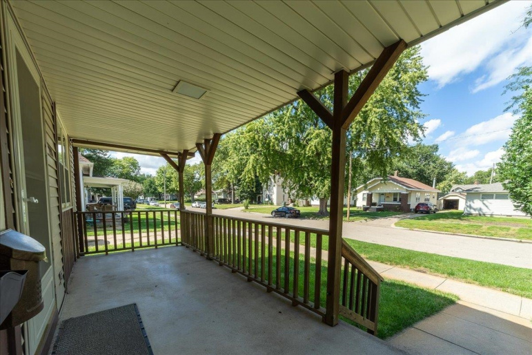 230 E 6th Street Hastings, Nebraska 68901-0000, 4 Bedroom Bedrooms, ,2 BathroomBathrooms,Residential,For Sale,230 E 6th Street,20261396