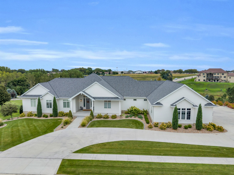 5911 6th Avenue Kearney, Nebraska 68845, 7 Bedroom Bedrooms, ,5 BathroomBathrooms,Residential,For Sale,5911 6th Avenue,20261401