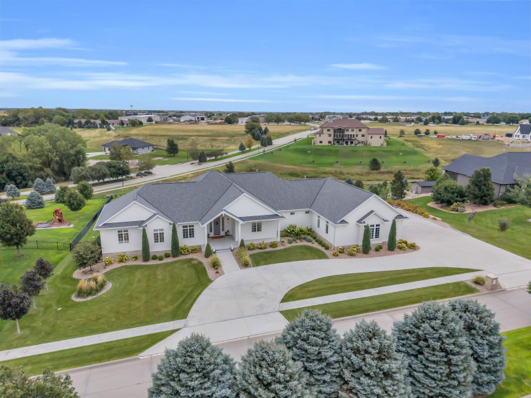 5911 6th Avenue Kearney, Nebraska 68845, 7 Bedroom Bedrooms, ,5 BathroomBathrooms,Residential,For Sale,5911 6th Avenue,20261401