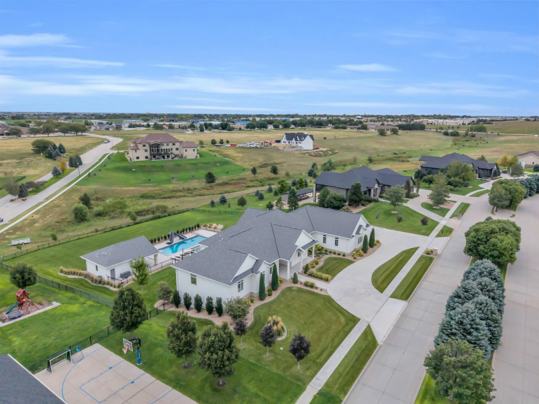 5911 6th Avenue Kearney, Nebraska 68845, 7 Bedroom Bedrooms, ,5 BathroomBathrooms,Residential,For Sale,5911 6th Avenue,20261401