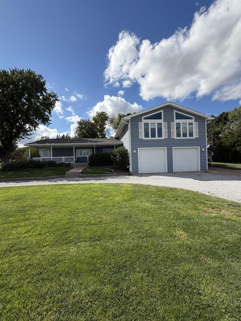 135 N Adams Central Ave Juniata, Nebraska 68955, 5 Bedroom Bedrooms, ,2 BathroomBathrooms,Residential,For Sale,135 N Adams Central Ave,20261399
