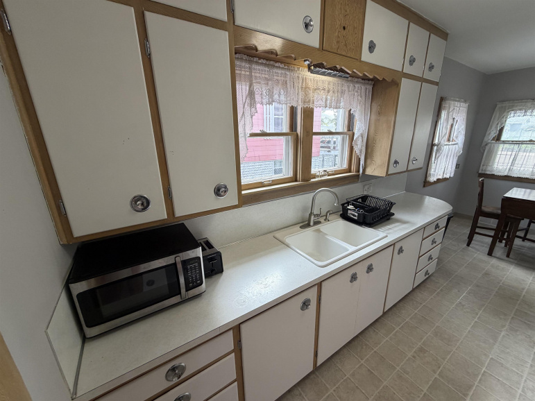 907 W 5th Street North Platte, Nebraska 69101, 4 Bedroom Bedrooms, ,2 BathroomBathrooms,Residential,For Sale,907 W 5th Street,20261409