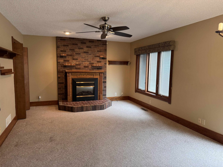 1126 N Minnesota Avenue Hastings, Nebraska 68901, 4 Bedroom Bedrooms, ,3 BathroomBathrooms,Residential,For Sale,1126 N Minnesota Avenue,20261410