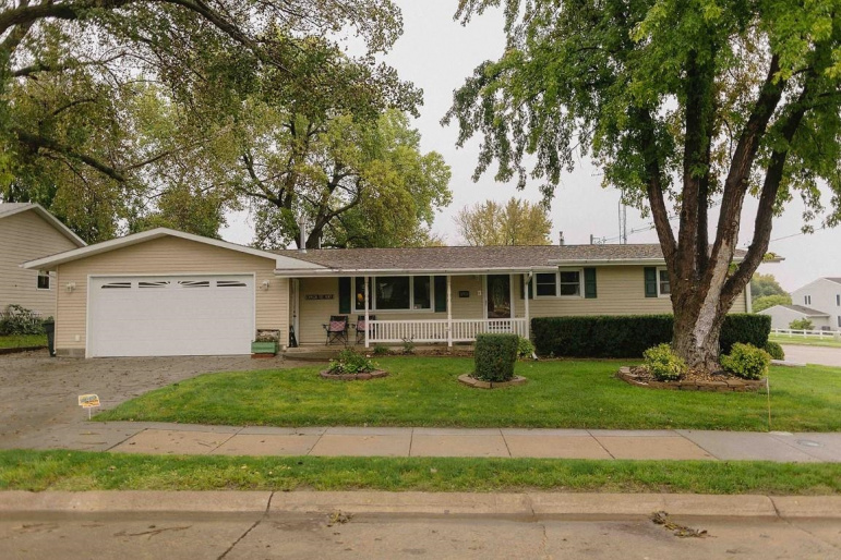 1703 W 40th Street Kearney, Nebraska 68845, 5 Bedroom Bedrooms, ,2 BathroomBathrooms,Residential,For Sale,1703 W 40th Street,20261414