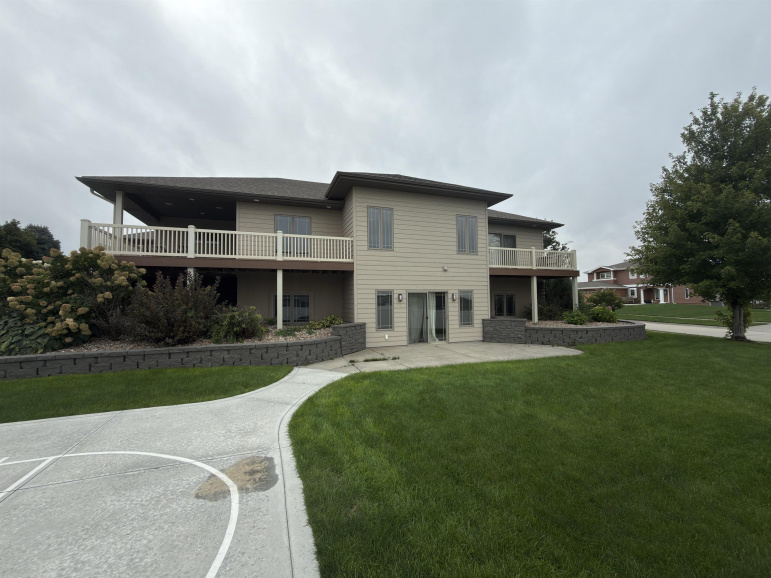 3540 Laredo Lane Hastings, Nebraska 68901, 5 Bedroom Bedrooms, ,3 BathroomBathrooms,Residential,For Sale,3540 Laredo Lane,20261420