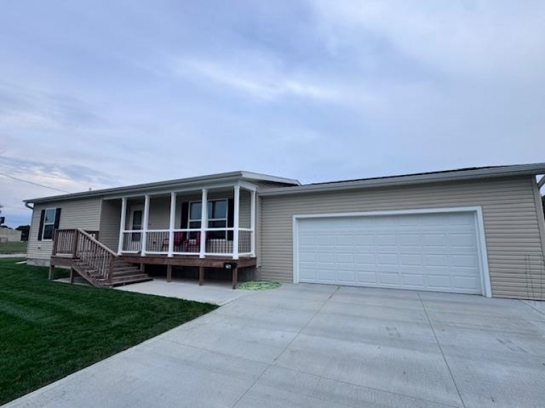 716 W H Street Hastings, Nebraska 68901, 2 Bedroom Bedrooms, ,2 BathroomBathrooms,Residential,For Sale,716 W H Street,20261421