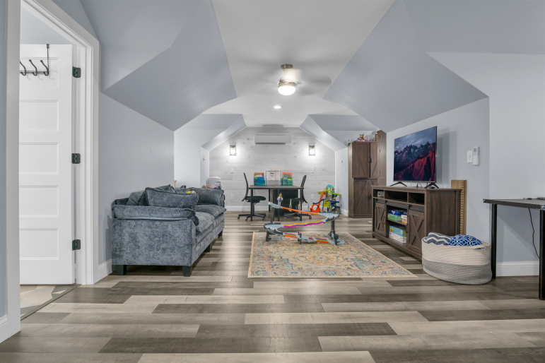 8109 Hidden Hills Road Kearney, Nebraska 68845, 7 Bedroom Bedrooms, ,5 BathroomBathrooms,Residential,For Sale,8109 Hidden Hills Road,20261423