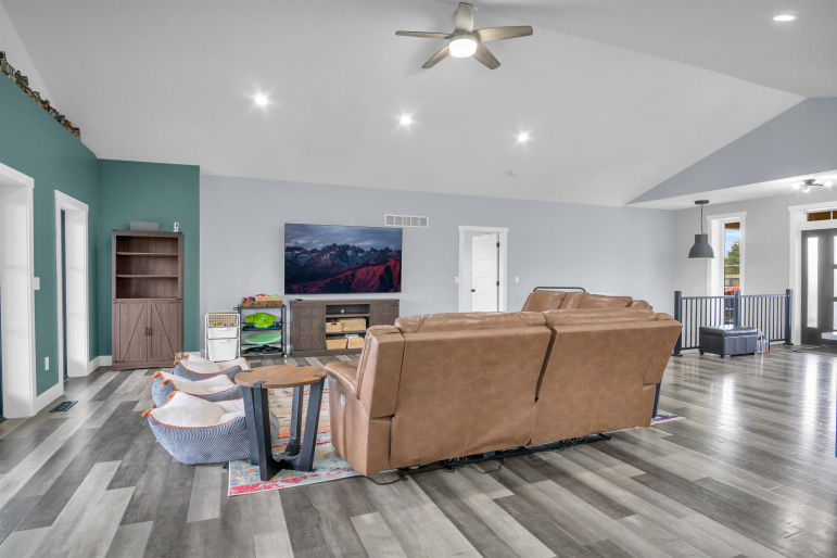 8109 Hidden Hills Road Kearney, Nebraska 68845, 7 Bedroom Bedrooms, ,5 BathroomBathrooms,Residential,For Sale,8109 Hidden Hills Road,20261423
