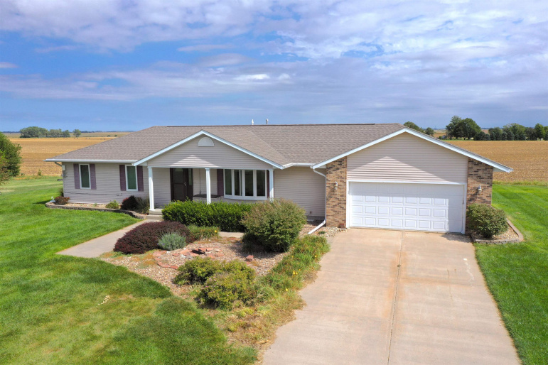4310 N Prosser Avenue Juniata, Nebraska 68955, 4 Bedroom Bedrooms, ,4 BathroomBathrooms,Residential,For Sale,4310 N Prosser Avenue,20261422