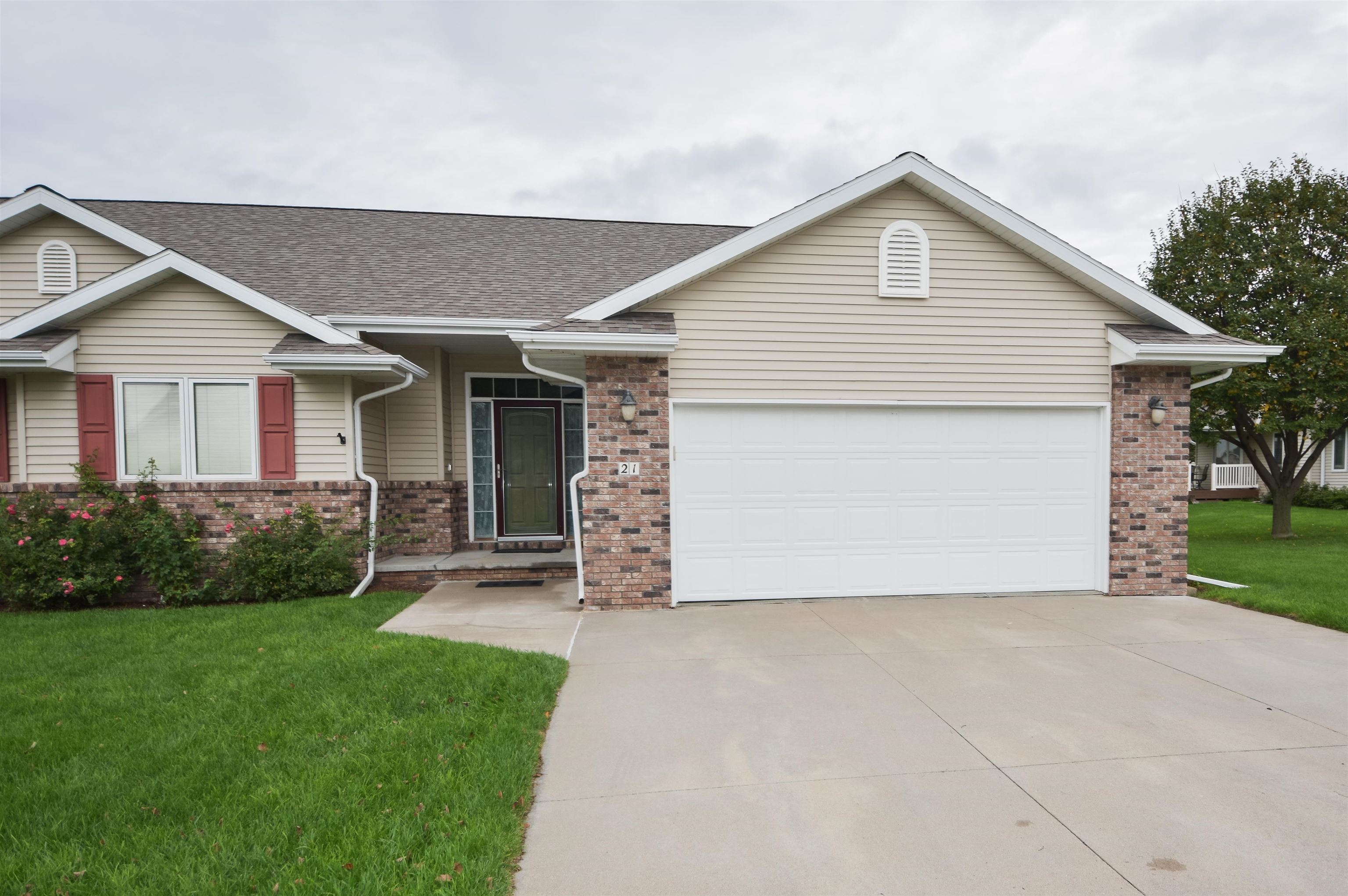1104 E 56th Street #21 Kearney, Nebraska 68847, 4 Bedroom Bedrooms, ,3 BathroomBathrooms,Residential,For Sale,1104 E 56th Street #21,20261431