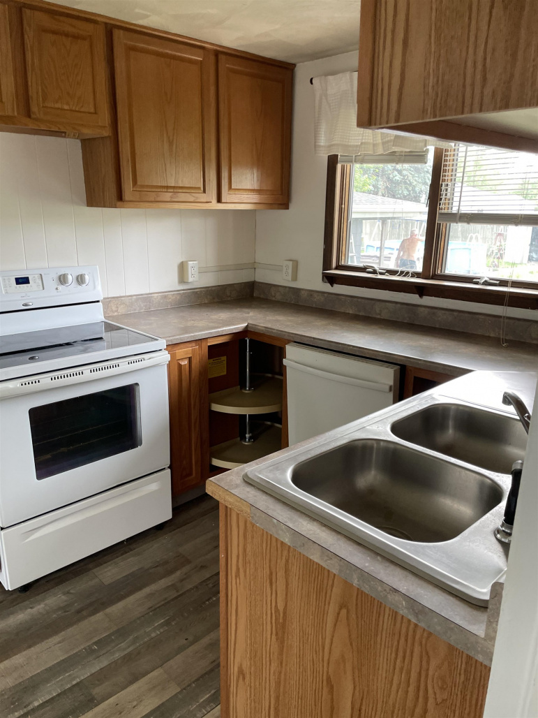 1327 N Cedar Ave Hastings, Nebraska 68901, 2 Bedroom Bedrooms, ,1 BathroomBathrooms,Residential,For Sale,1327 N Cedar Ave,20261429