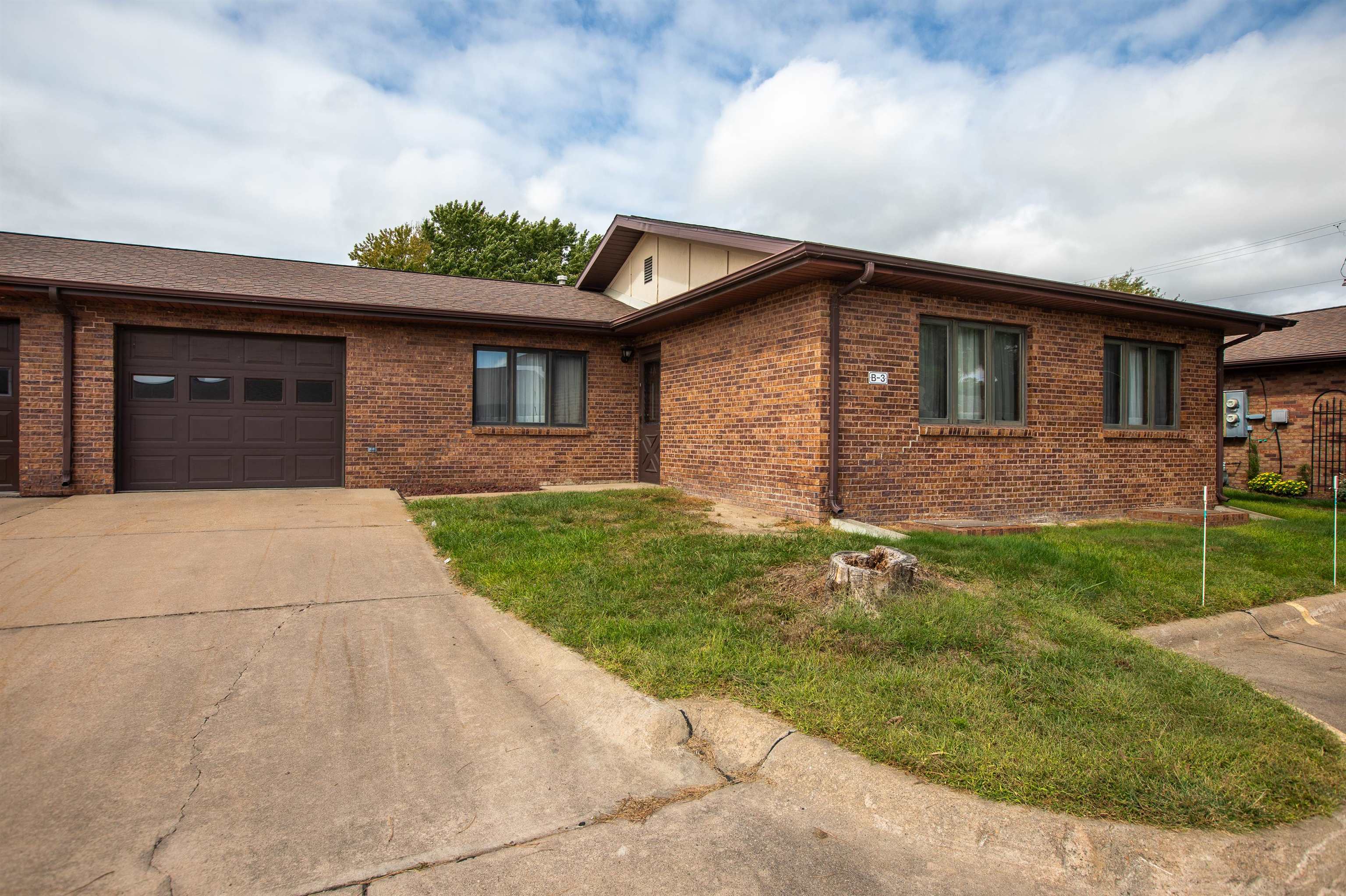 110 E 39th Street B-3 Kearney, Nebraska 68847, 2 Bedroom Bedrooms, ,2 BathroomBathrooms,Residential,For Sale,110 E 39th Street B-3,20261439