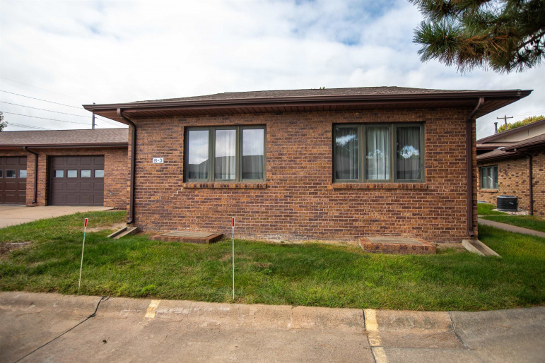 110 E 39th Street B-3 Kearney, Nebraska 68847, 2 Bedroom Bedrooms, ,2 BathroomBathrooms,Residential,For Sale,110 E 39th Street B-3,20261439