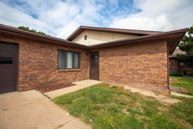 110 E 39th Street B-3 Kearney, Nebraska 68847, 2 Bedroom Bedrooms, ,2 BathroomBathrooms,Residential,For Sale,110 E 39th Street B-3,20261439