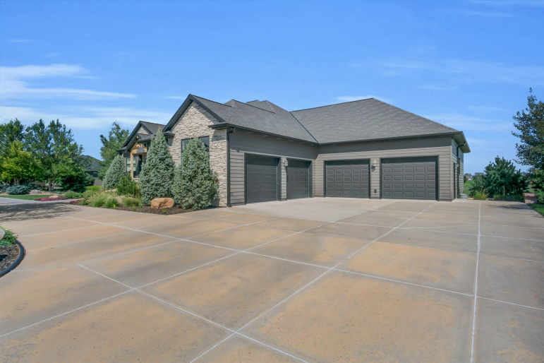 5903 6th Avenue Kearney, Nebraska 68845-000, 6 Bedroom Bedrooms, ,6 BathroomBathrooms,Residential,For Sale,5903 6th Avenue,20261307