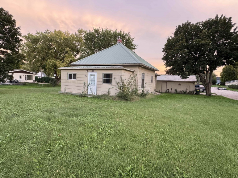 810 W Cedar Street Sutton, Nebraska 68979, 2 Bedroom Bedrooms, ,2 BathroomBathrooms,Residential,For Sale,810 W Cedar Street,20261442