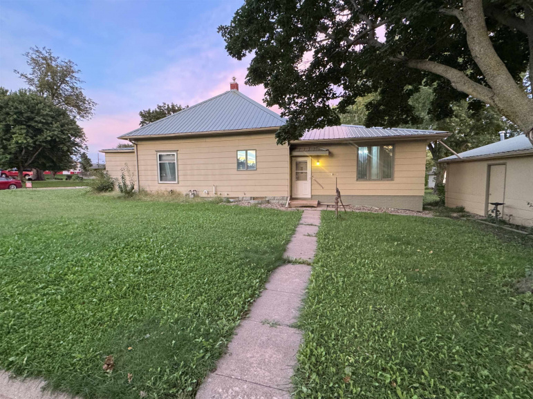 810 W Cedar Street Sutton, Nebraska 68979, 2 Bedroom Bedrooms, ,2 BathroomBathrooms,Residential,For Sale,810 W Cedar Street,20261442
