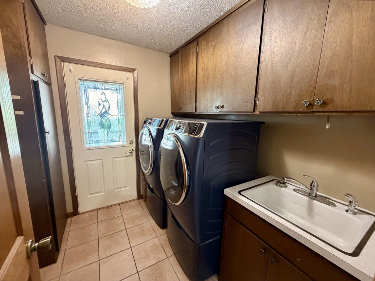 1103 W 31st Street Kearney, Nebraska 68845-3368, 4 Bedroom Bedrooms, ,3 BathroomBathrooms,Residential,For Sale,1103 W 31st Street,20261447