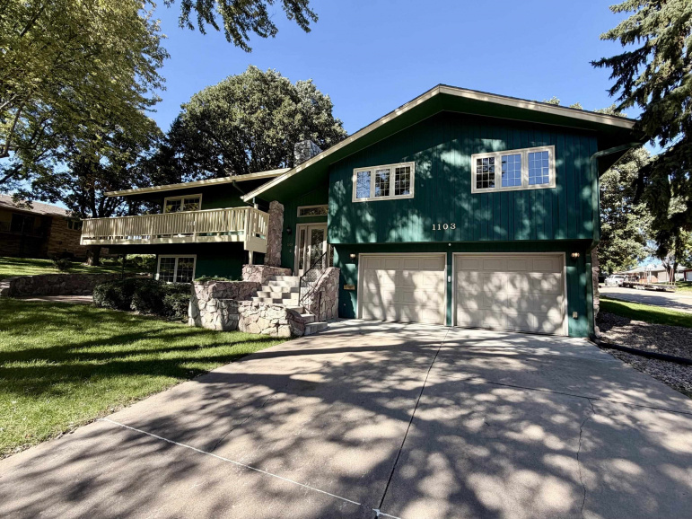 1103 W 31st Street Kearney, Nebraska 68845-3368, 4 Bedroom Bedrooms, ,3 BathroomBathrooms,Residential,For Sale,1103 W 31st Street,20261447