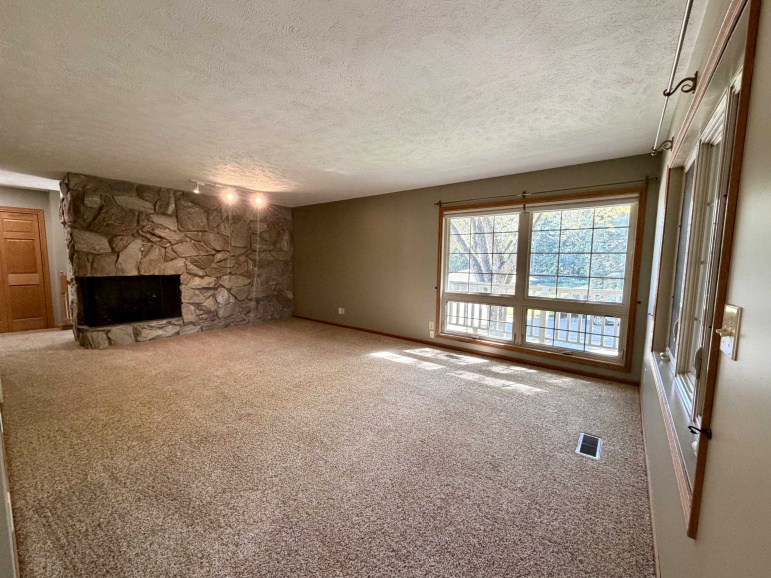 1103 W 31st Street Kearney, Nebraska 68845-3368, 4 Bedroom Bedrooms, ,3 BathroomBathrooms,Residential,For Sale,1103 W 31st Street,20261447