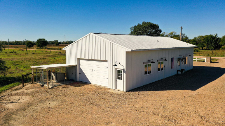 53165 39th Road Shelton, Nebraska 68876, 4 Bedroom Bedrooms, ,3 BathroomBathrooms,Residential,For Sale,53165 39th Road,20261446