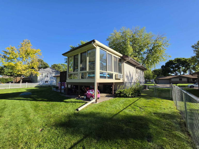 8 Maplewood Place Kearney, Nebraska 68847, 3 Bedroom Bedrooms, ,2 BathroomBathrooms,Residential,For Sale,8 Maplewood Place,20261449