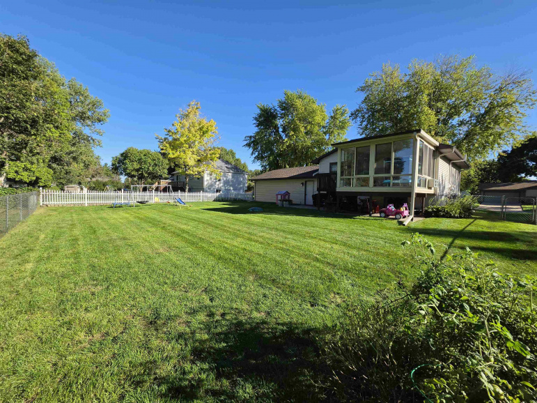 8 Maplewood Place Kearney, Nebraska 68847, 3 Bedroom Bedrooms, ,2 BathroomBathrooms,Residential,For Sale,8 Maplewood Place,20261449