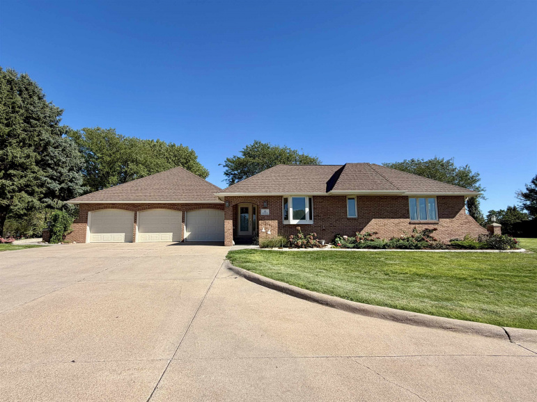 13 Crestview Drive Kearney, Nebraska 68845, 4 Bedroom Bedrooms, ,4 BathroomBathrooms,Residential,For Sale,13 Crestview Drive,20261452