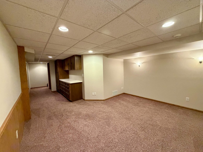 13 Crestview Drive Kearney, Nebraska 68845, 4 Bedroom Bedrooms, ,4 BathroomBathrooms,Residential,For Sale,13 Crestview Drive,20261452